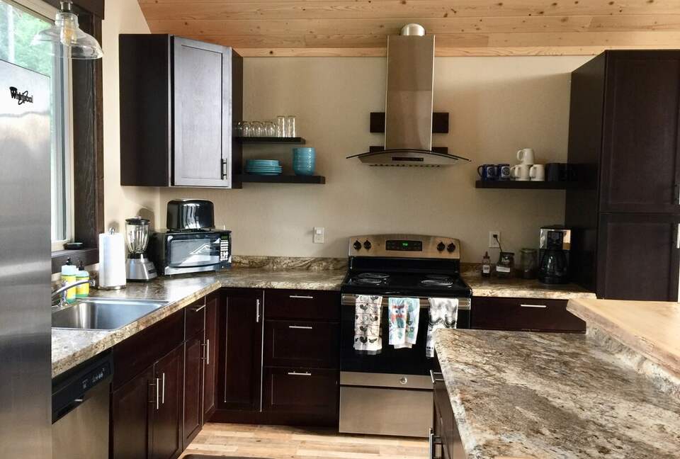 Secluded Forest Guesthouse Near Whitefish - Whitefish, Montana