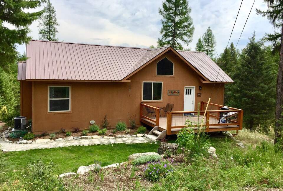 Secluded Forest Guesthouse Near Whitefish - Whitefish, Montana