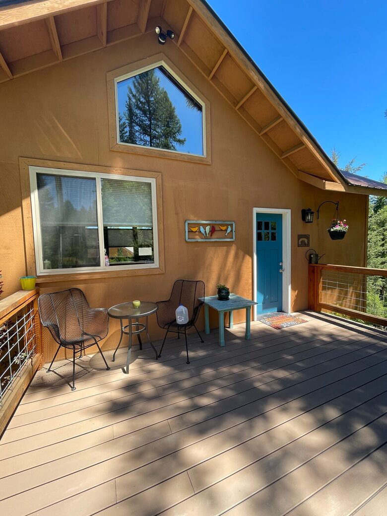 Secluded Forest Guesthouse Near Whitefish - Whitefish, Montana