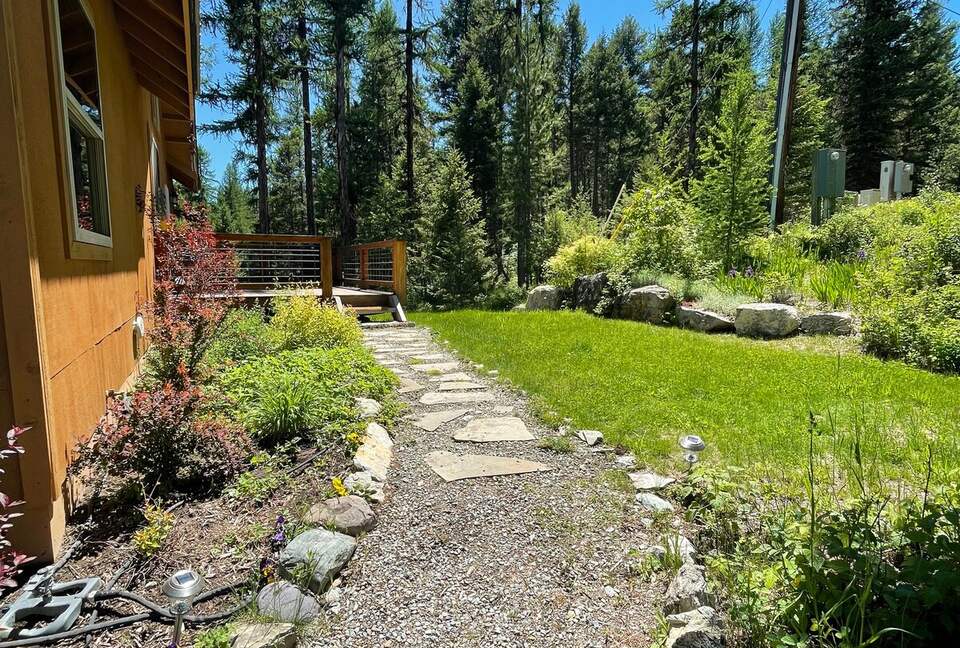 Secluded Forest Guesthouse Near Whitefish - Whitefish, Montana