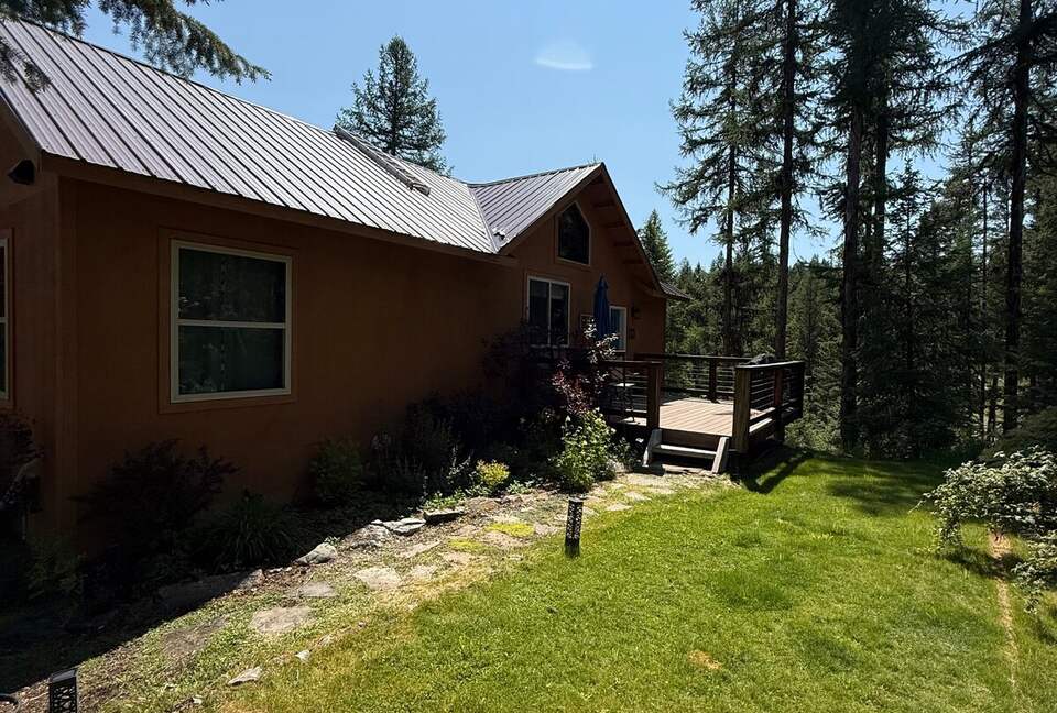Secluded Forest Guesthouse Near Whitefish - Whitefish, Montana
