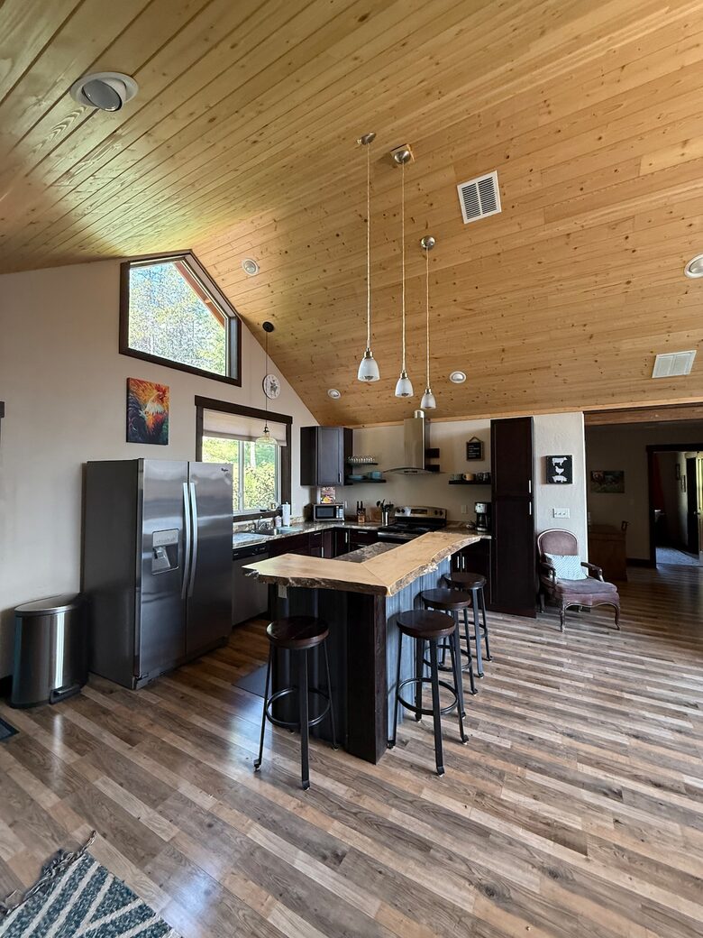 Secluded Forest Guesthouse Near Whitefish - Whitefish, Montana