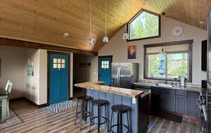 Secluded Forest Guesthouse Near Whitefish - Whitefish, Montana