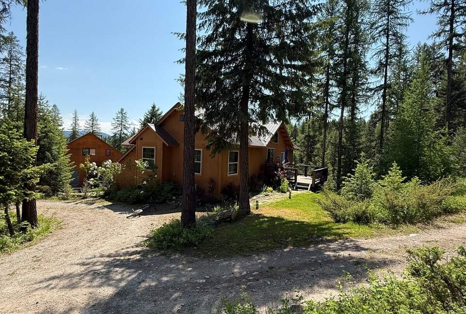 Secluded Forest Guesthouse Near Whitefish - Whitefish, Montana