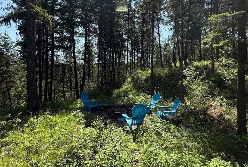Secluded Forest Guesthouse Near Whitefish - Whitefish, Montana