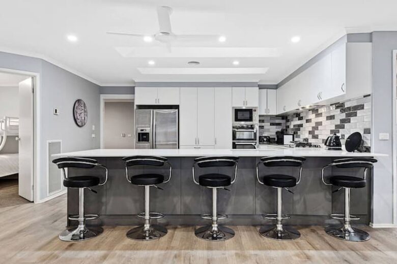 Large Group Coastal Living with Alfresco Flow - Capel Sound, Australia