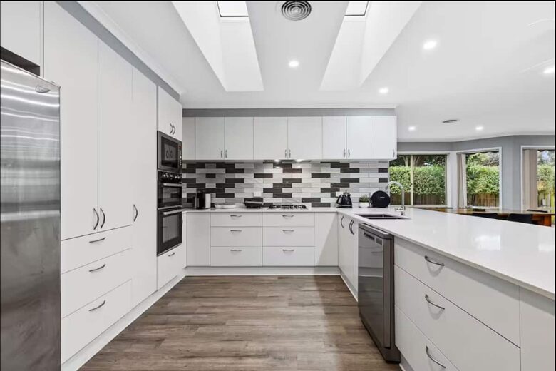 Large Group Coastal Living with Alfresco Flow - Capel Sound, Australia