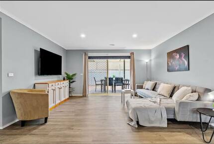 Large Group Coastal Living with Alfresco Flow - Capel Sound, Australia