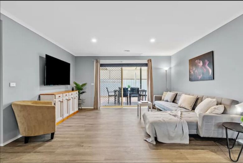 Large Group Coastal Living with Alfresco Flow - Capel Sound, Australia