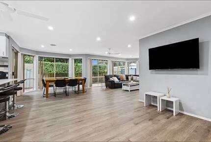 Large Group Coastal Living with Alfresco Flow - Capel Sound, Australia