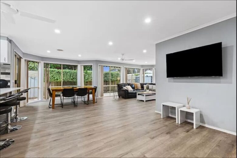 Large Group Coastal Living with Alfresco Flow - Capel Sound, Australia