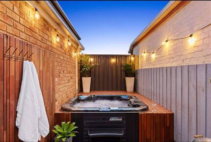 Large Group Coastal Living with Alfresco Flow - Capel Sound, Australia