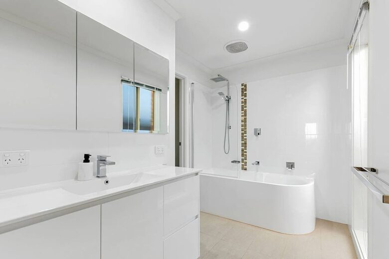 Large Group Coastal Living with Alfresco Flow - Capel Sound, Australia