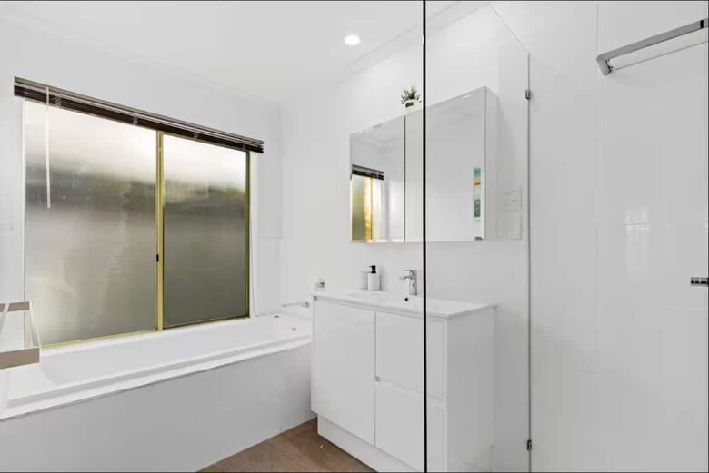 Large Group Coastal Living with Alfresco Flow - Capel Sound, Australia