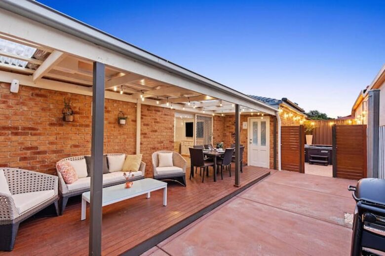 Large Group Coastal Living with Alfresco Flow - Capel Sound, Australia