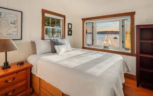 Fern Cove Waterfront Escape on Vashon Island - Vashon, Washington