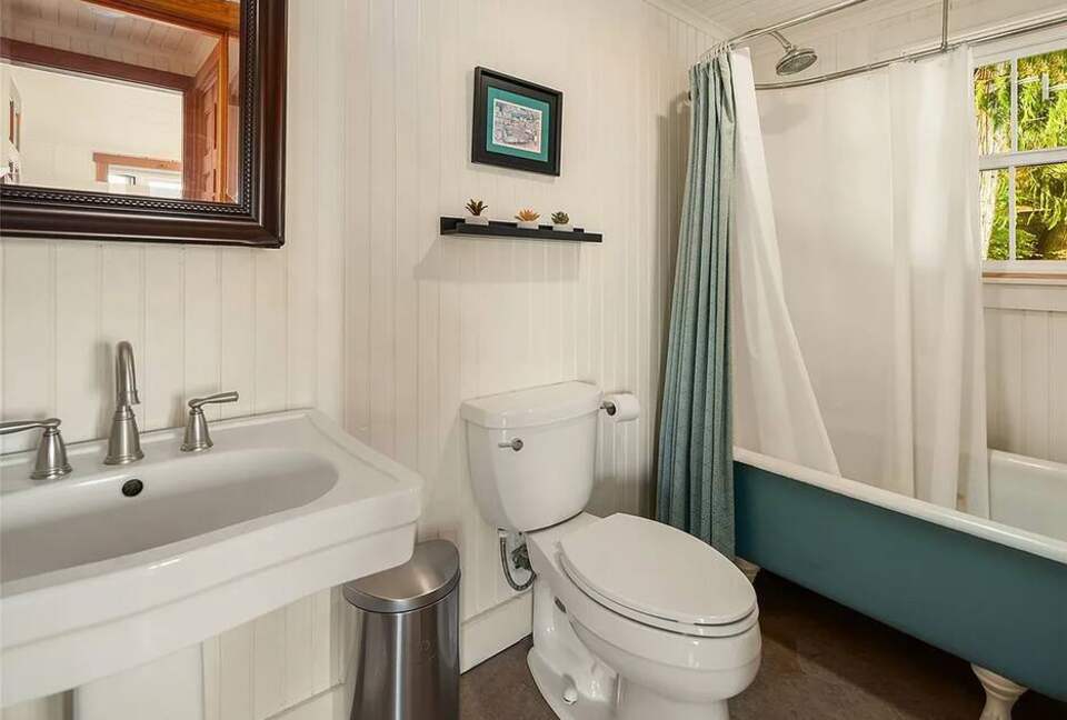 Fern Cove Waterfront Escape on Vashon Island - Vashon, Washington