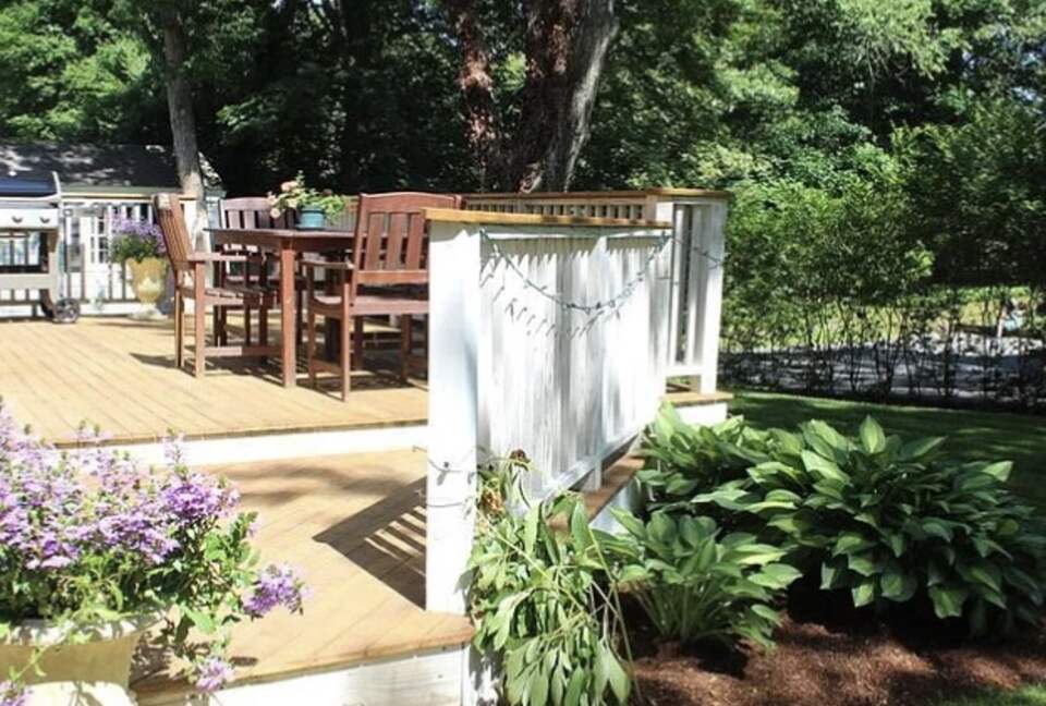 Charming Hydrangea Cottage in Osterville Village near Beaches - Osterville, Massachusetts