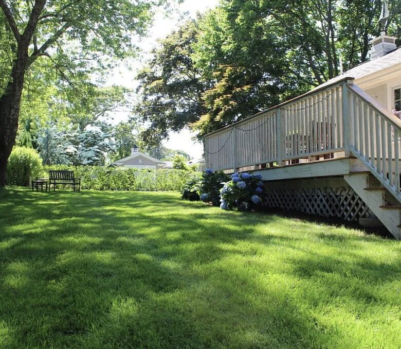 Charming Hydrangea Cottage in Osterville Village near Beaches - Osterville, Massachusetts