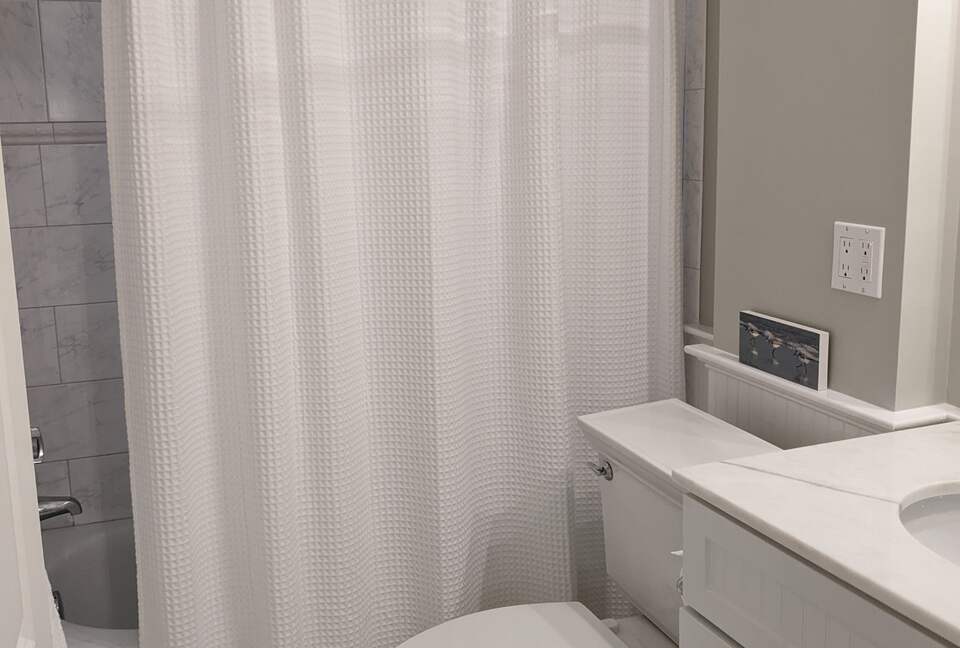 Charming Hydrangea Cottage in Osterville Village near Beaches - Osterville, Massachusetts