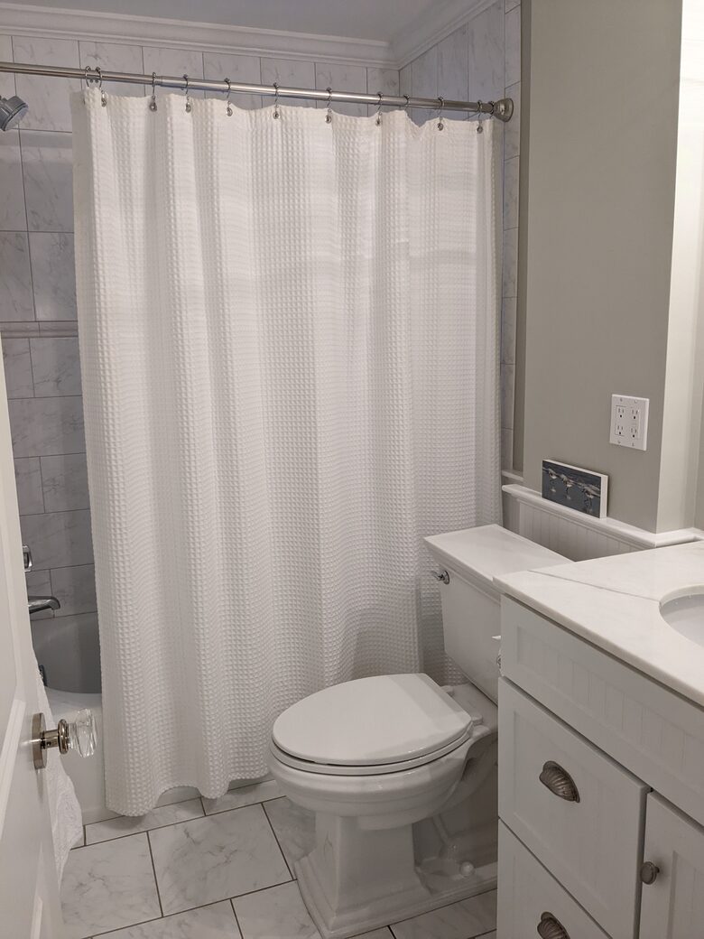 Charming Hydrangea Cottage in Osterville Village near Beaches - Osterville, Massachusetts