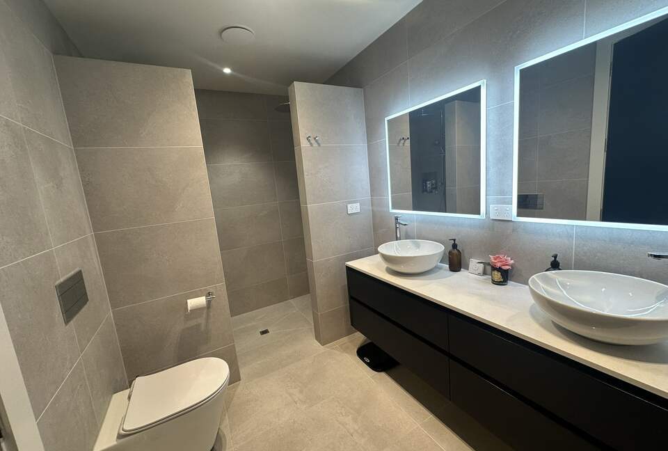 Arrowtown Golfside Retreat with Sun-Soaked Living - Arrowtown, New Zealand