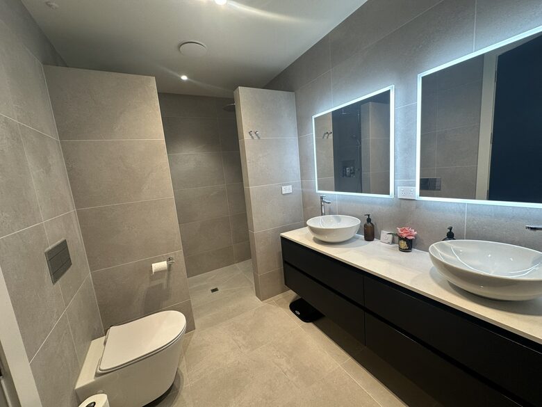 Arrowtown Golfside Retreat with Sun-Soaked Living - Arrowtown, New Zealand