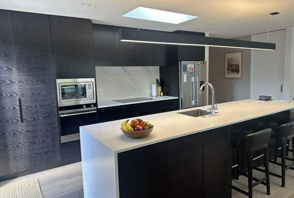 Arrowtown Golfside Retreat with Sun-Soaked Living - Arrowtown, New Zealand