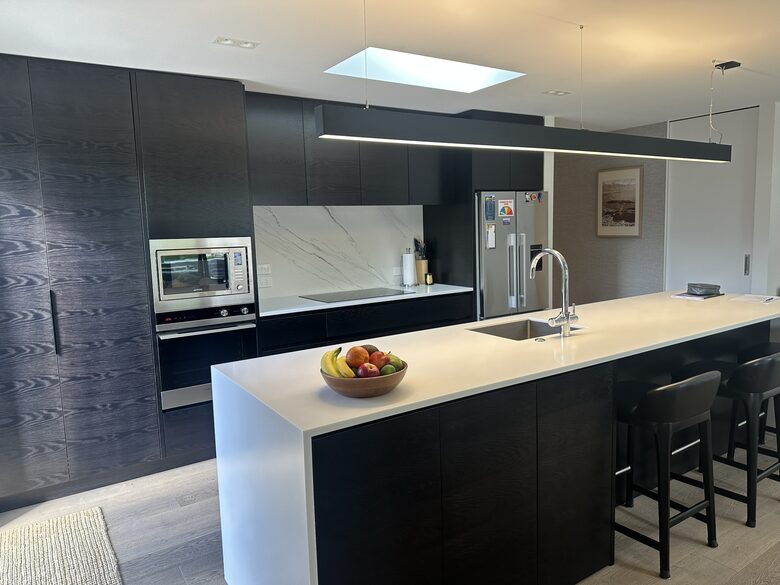 Arrowtown Golfside Retreat with Sun-Soaked Living - Arrowtown, New Zealand