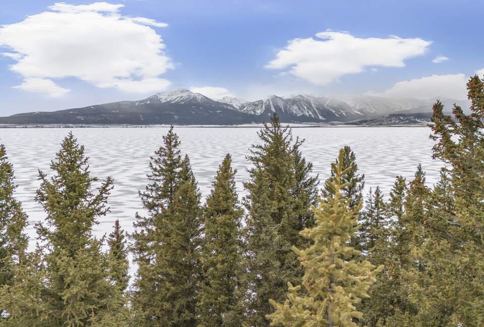 Modern Yellowstone Lake Lodge on Henrys Lake - Island Park, Idaho