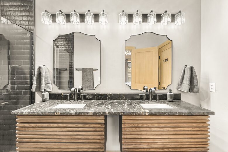 Modern Yellowstone Lake Lodge on Henrys Lake - Island Park, Idaho