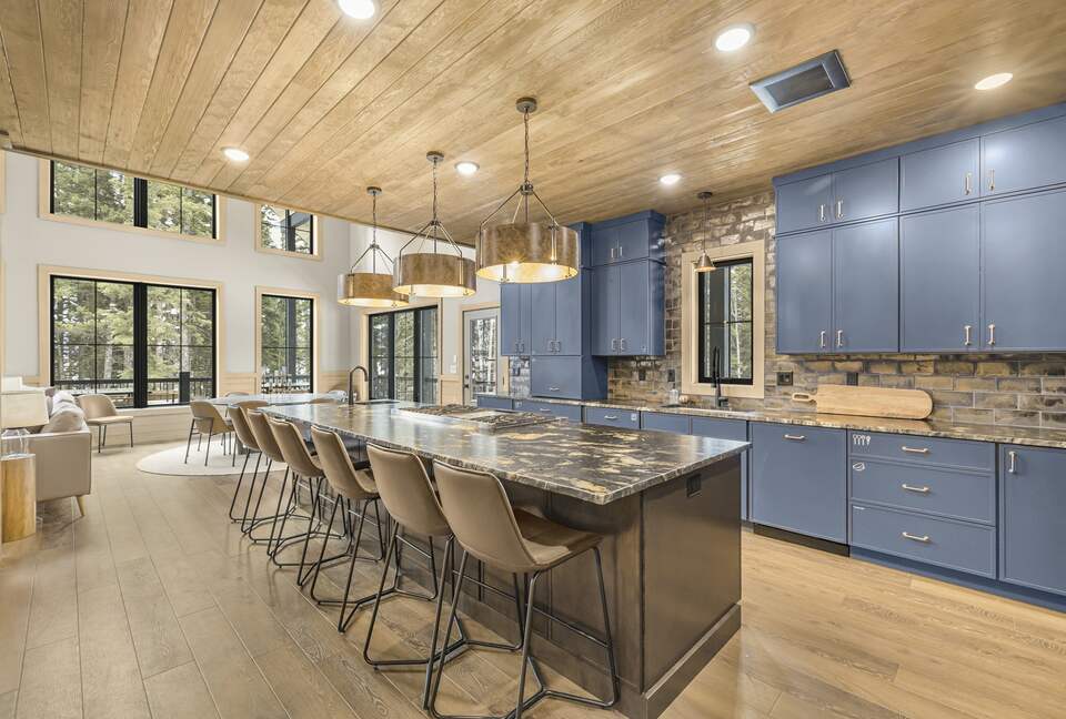 Modern Yellowstone Lake Lodge on Henrys Lake - Island Park, Idaho