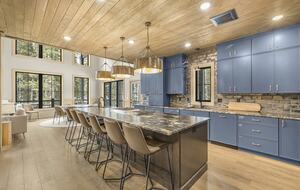 Modern Yellowstone Lake Lodge on Henrys Lake - Island Park, Idaho