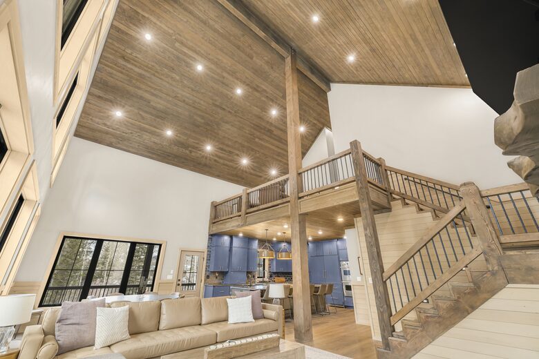 Modern Yellowstone Lake Lodge on Henrys Lake - Island Park, Idaho