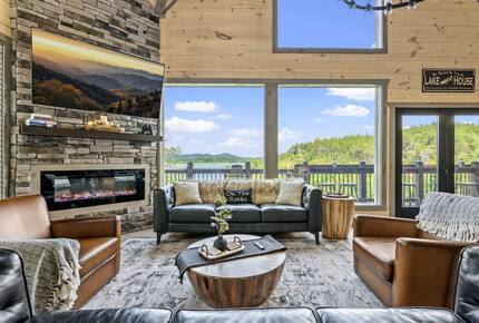Smoky Mountain Lakeview Lodge | Indoor Pool & Private Dock - Sevierville, Tennessee