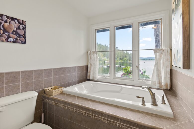 Private Lakefront Retreat on Liberty Lake - Liberty Lake, Washington