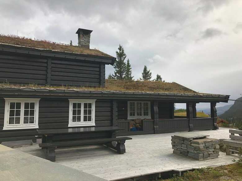 Kvitfjell, Authentic Scandinavian Log Cabin with Ski-Out Access - Fåvang, Norway