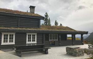 Kvitfjell, Authentic Scandinavian Log Cabin with Ski-Out Access - Fåvang, Norway