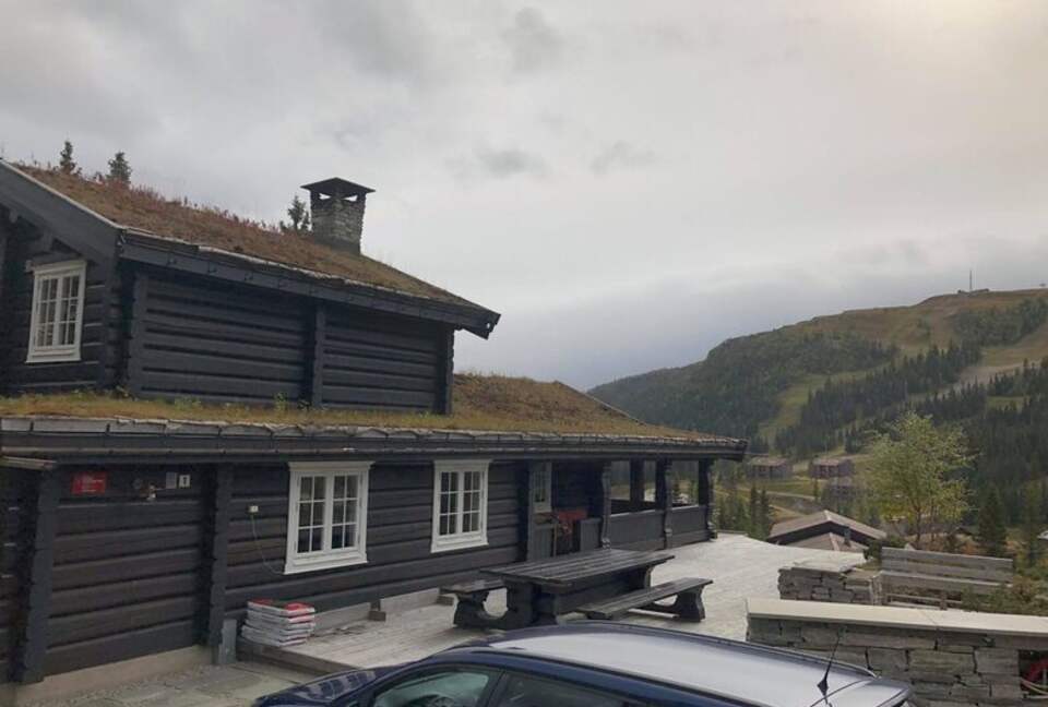 Kvitfjell, Authentic Scandinavian Log Cabin with Ski-Out Access - Fåvang, Norway