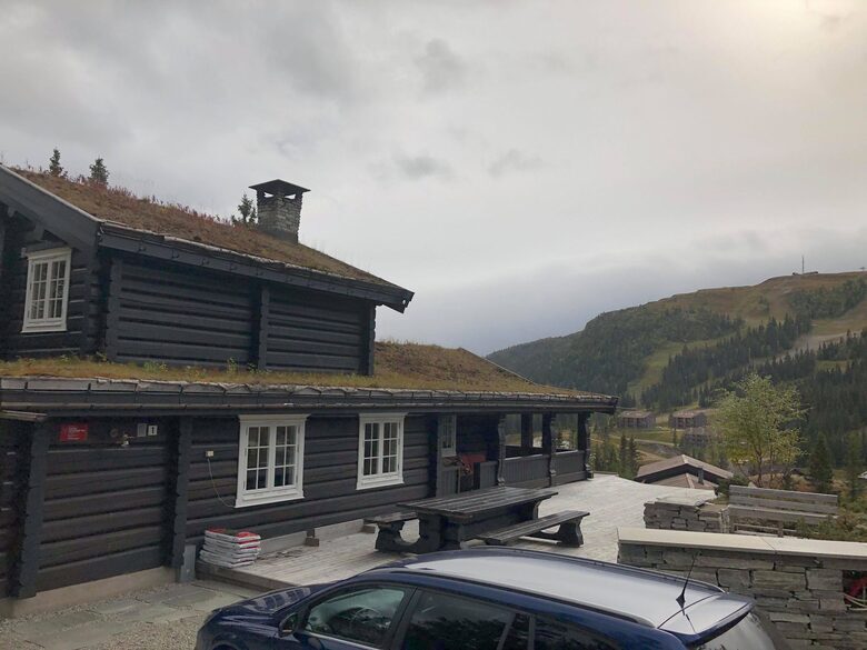 Kvitfjell, Authentic Scandinavian Log Cabin with Ski-Out Access - Fåvang, Norway