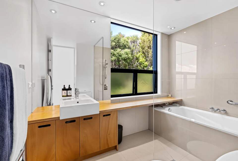 Elevated Harbour View Home with Exceptional Privacy in Mahurangi West - Warkworth, New Zealand