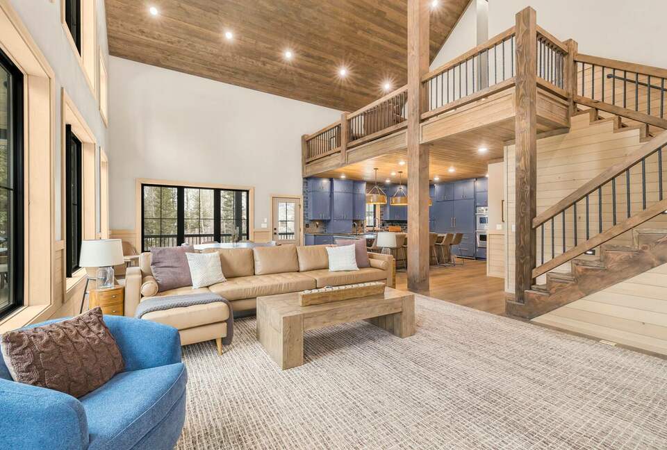 Modern Yellowstone Lake Lodge on Henrys Lake - Island Park, Idaho