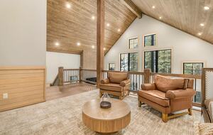 Modern Yellowstone Lake Lodge on Henrys Lake - Island Park, Idaho