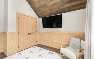 Modern Yellowstone Lake Lodge on Henrys Lake - Island Park, Idaho