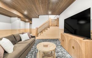 Modern Yellowstone Lake Lodge on Henrys Lake - Island Park, Idaho