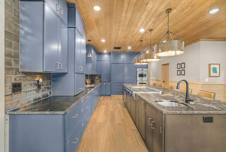 Modern Yellowstone Lake Lodge on Henrys Lake - Island Park, Idaho