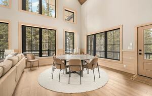 Modern Yellowstone Lake Lodge on Henrys Lake - Island Park, Idaho