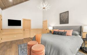 Modern Yellowstone Lake Lodge on Henrys Lake - Island Park, Idaho