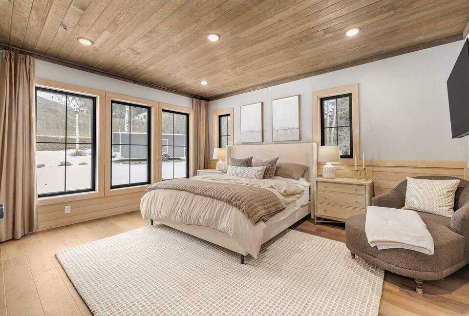 Modern Yellowstone Lake Lodge on Henrys Lake - Island Park, Idaho