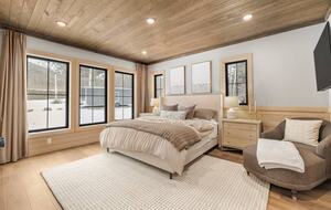 Modern Yellowstone Lake Lodge on Henrys Lake - Island Park, Idaho